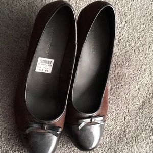 7 1/2 brown black pumps w bow